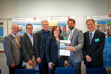 Umweltminister Olaf Lies stellt gemeinsam mit Direktorin Anne Rickmeyer den Jahresbericht des NLWKN vor (Mai 2018)