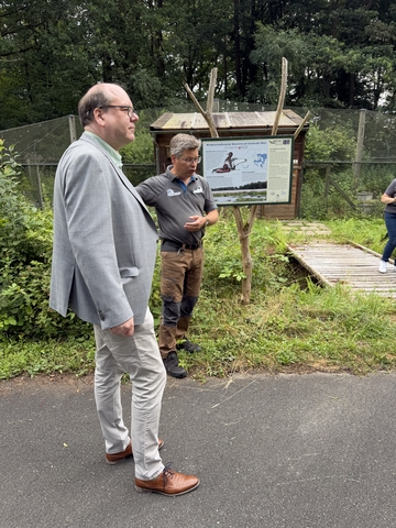 Minister Meyer besucht die Wildtierstation