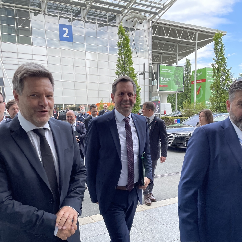 Bundeswirtschaftsminister Robert Habeck und Niedersachsens Umwelt- und Energieminister Olaf Lies auf der Hannover Messe 2022