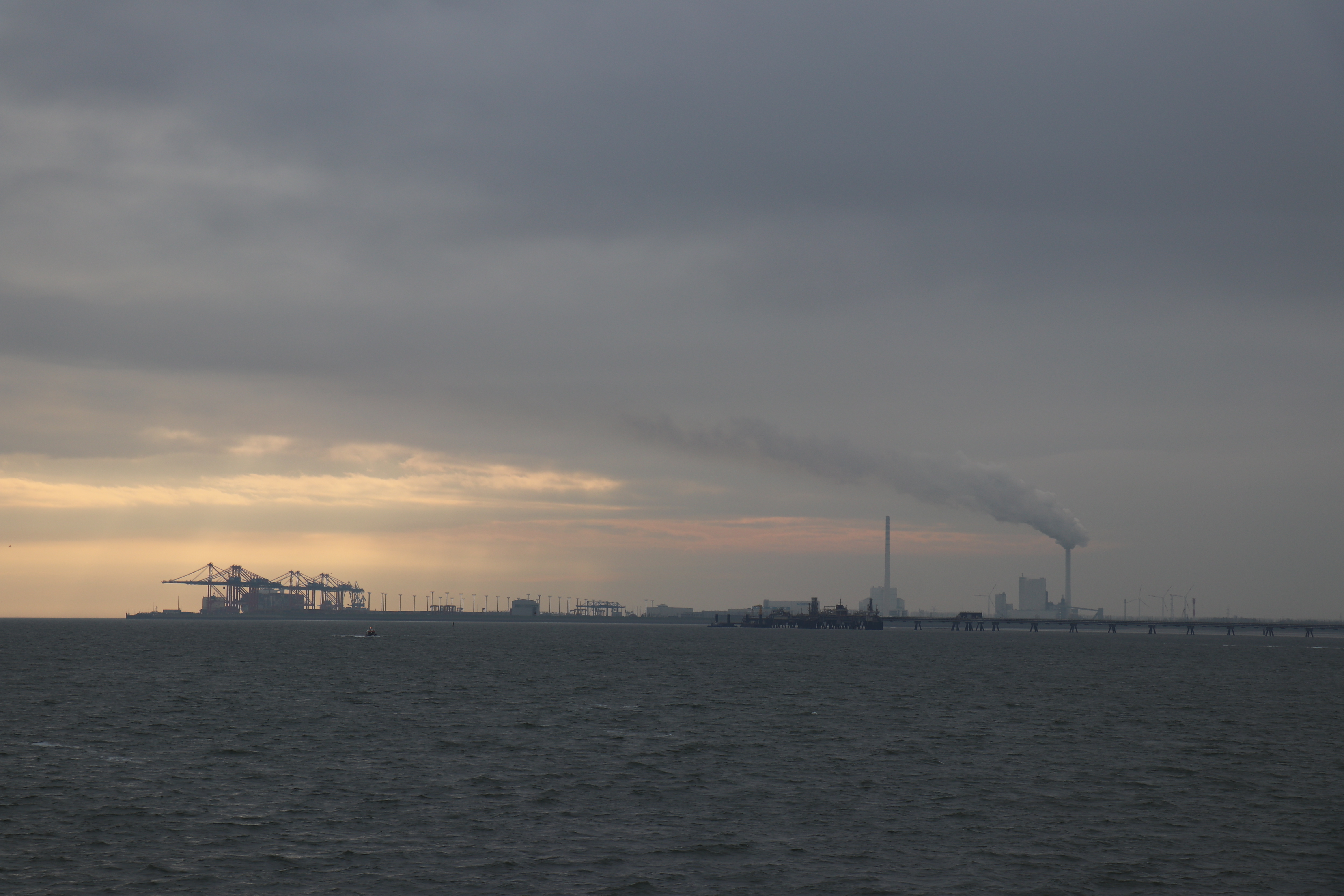 Bild des neuen LNG-Anlegers in Wilhelmshaven